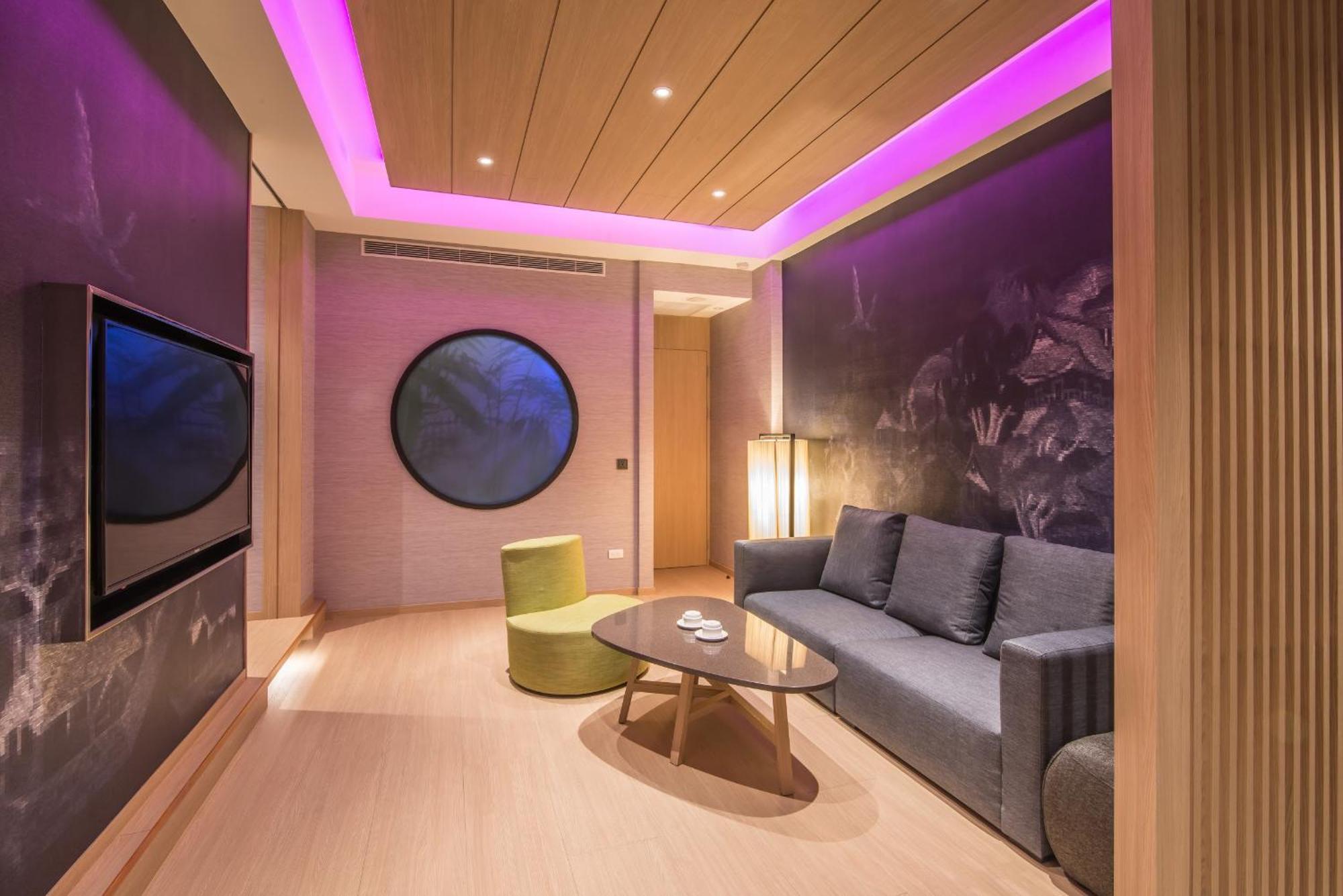 Luv U Motel Kaohsiung Luaran gambar