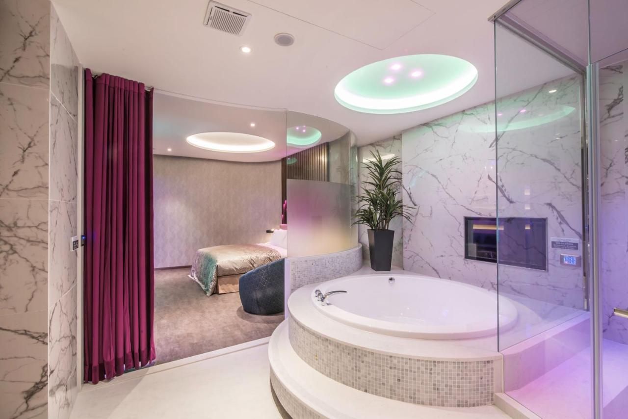 Luv U Motel Kaohsiung Luaran gambar