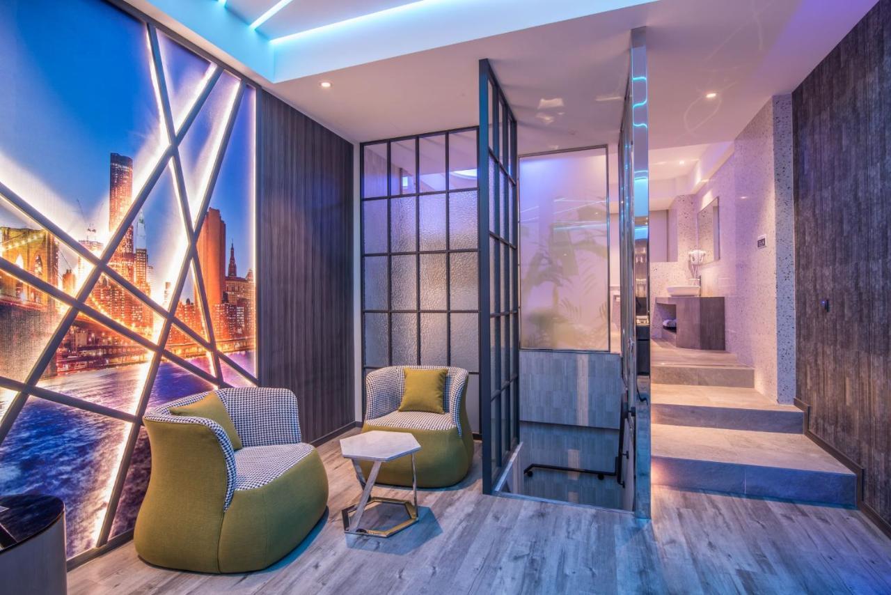 Luv U Motel Kaohsiung Luaran gambar